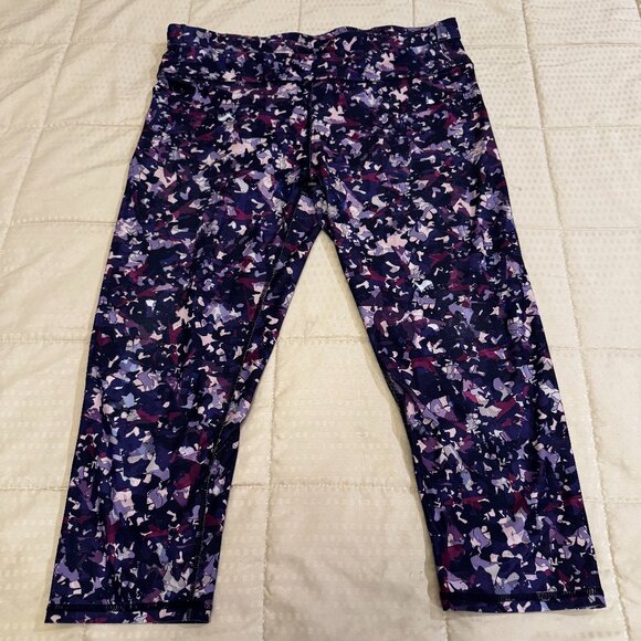 Fabletics, Gia Printed PowerLite Crop, Medium, Camo Flurry Print - Picture 3 of 7